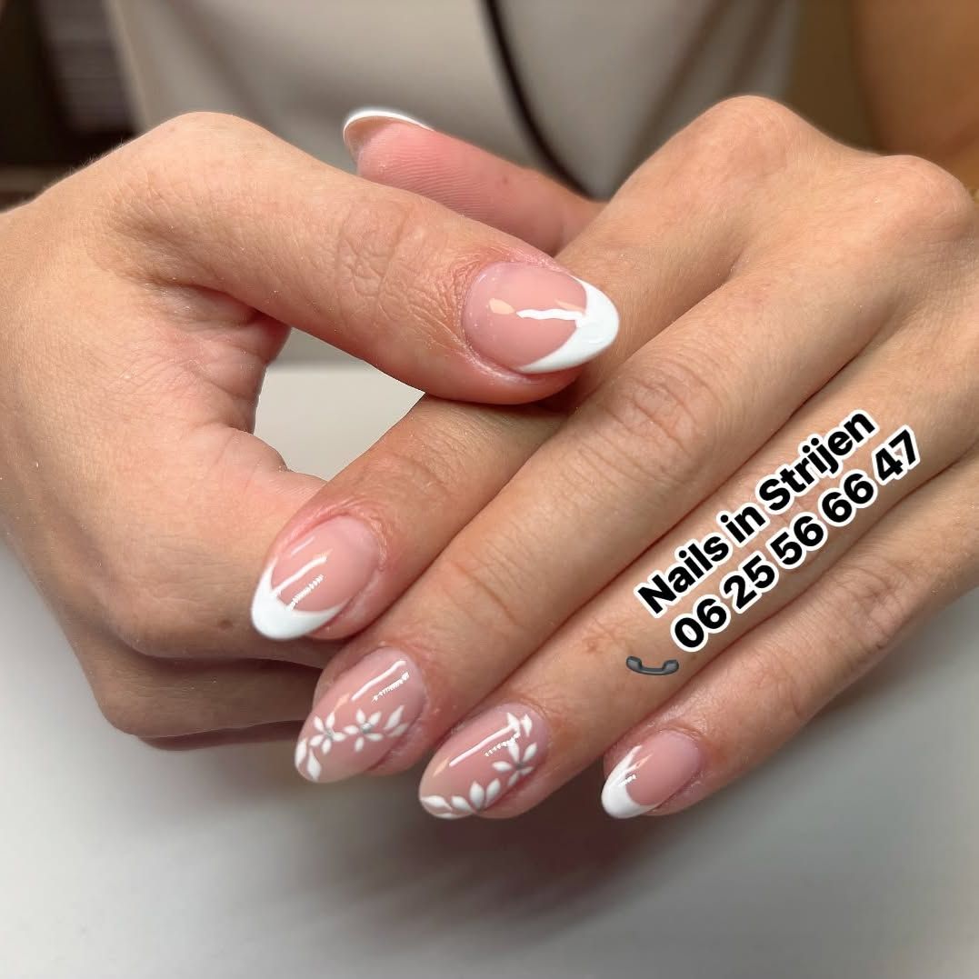 Witte French met witte bloemetjes